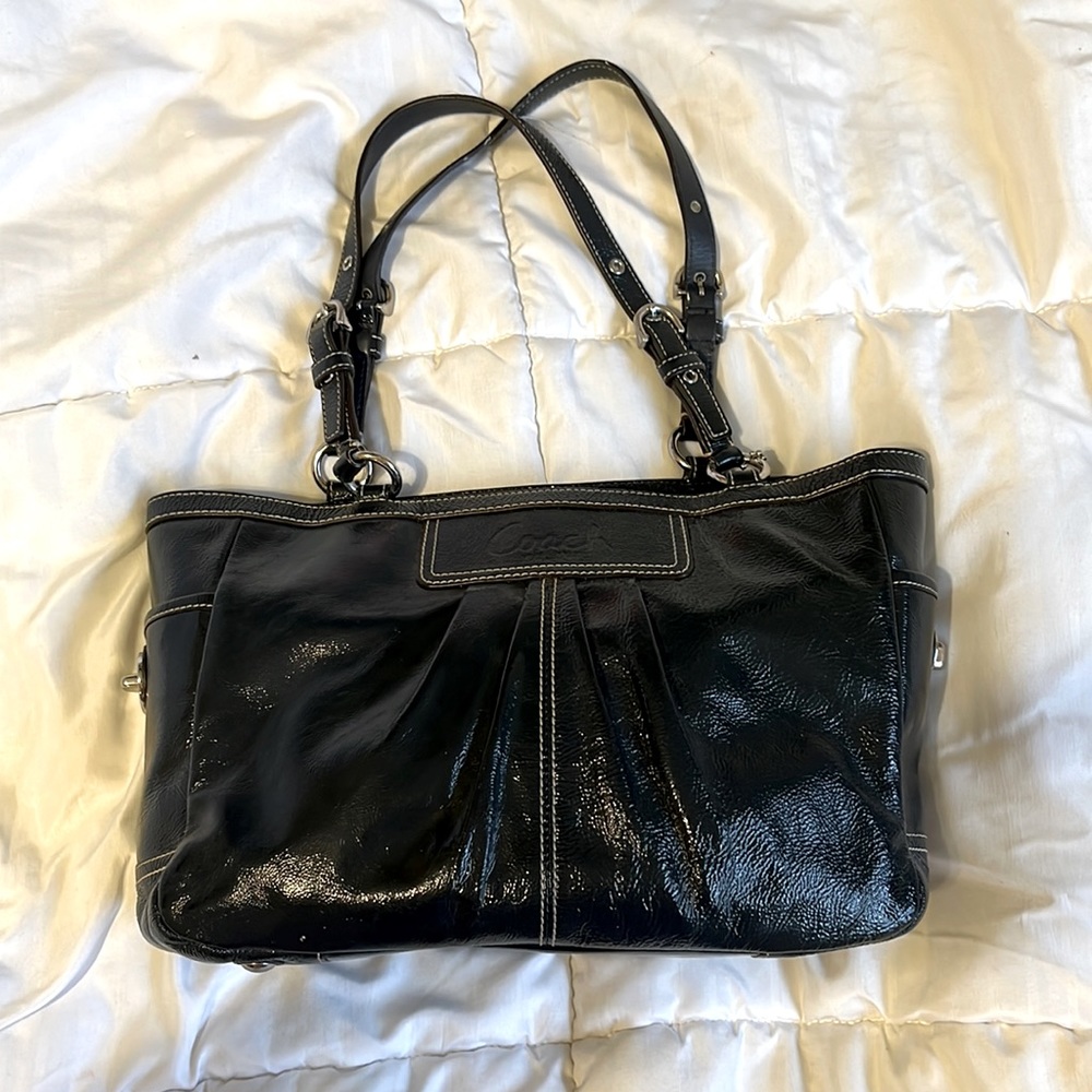 Coach patent leather purse✨
